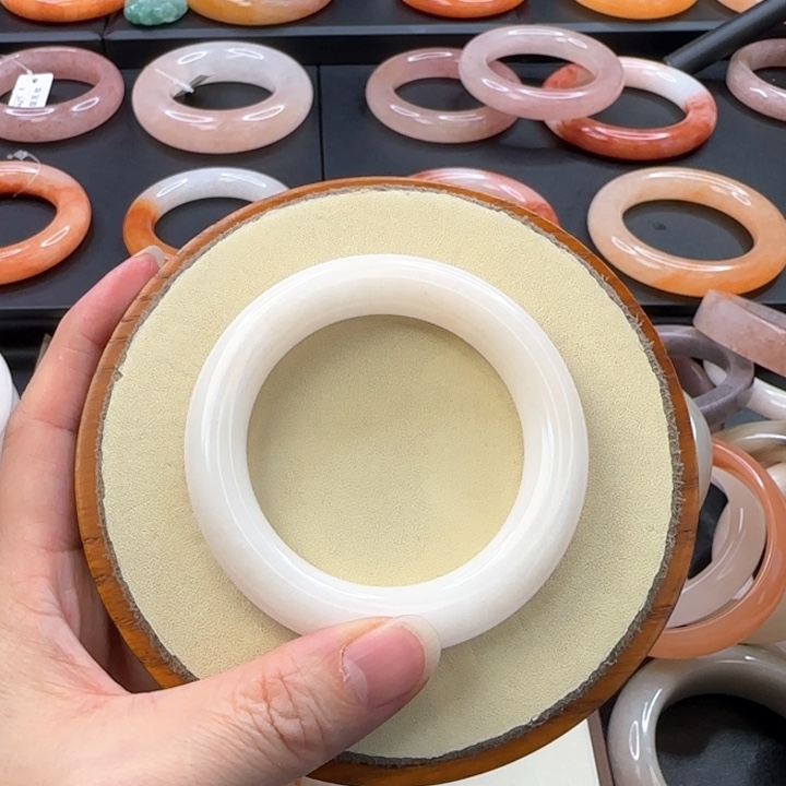 石英质玉手镯未镶嵌