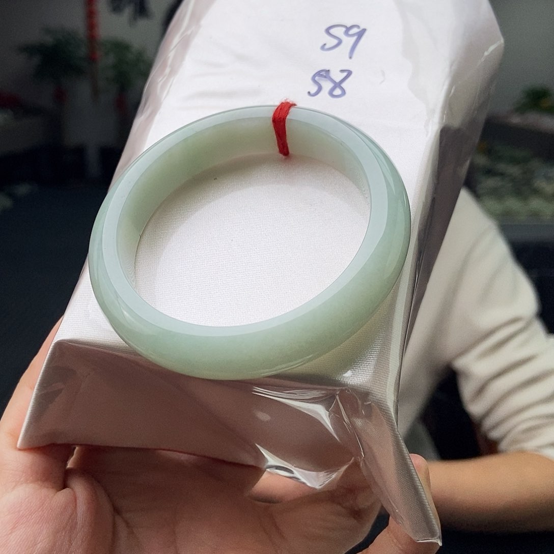 翡翠手镯未镶嵌拍一发一