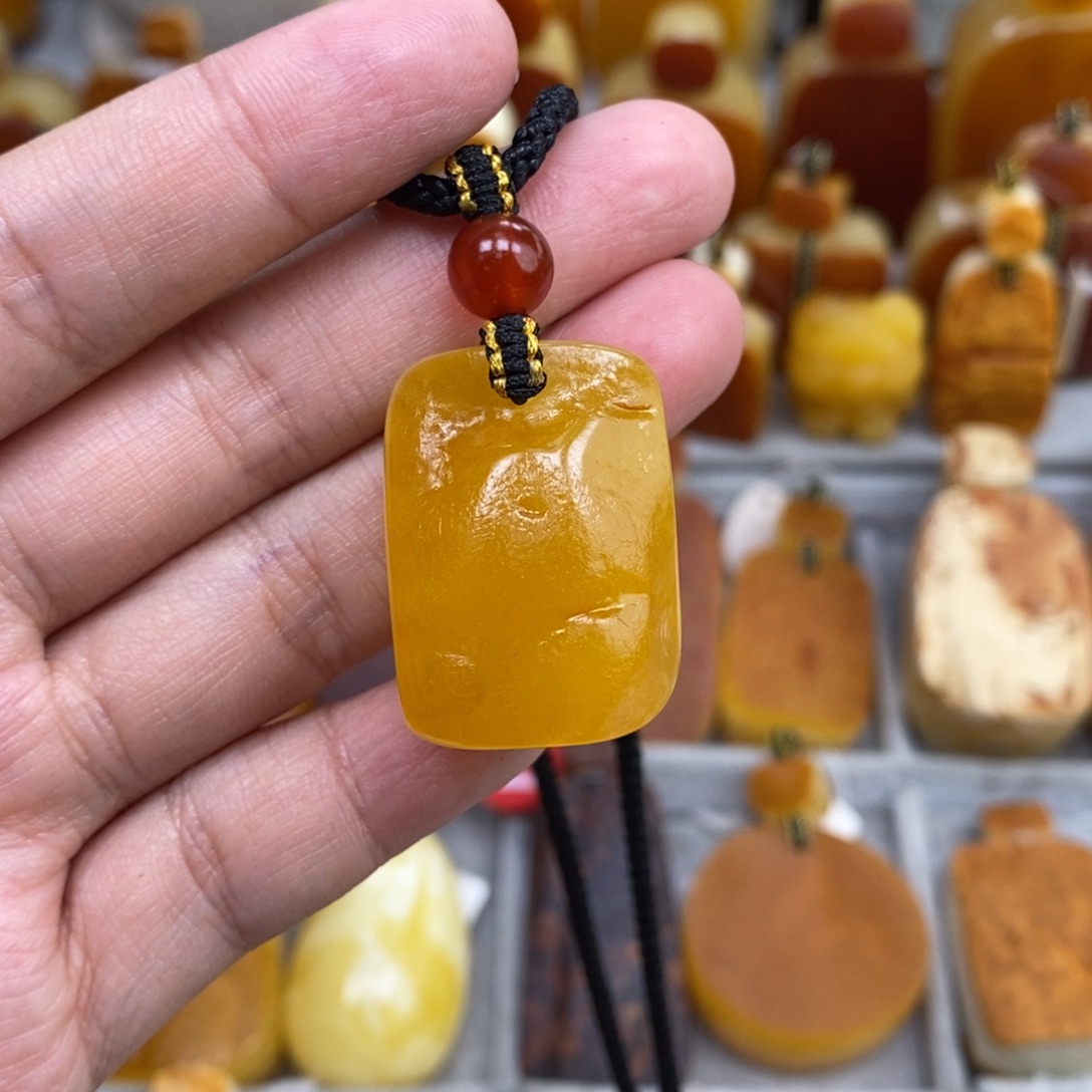 蜜蜡未镶嵌珠宝奇石