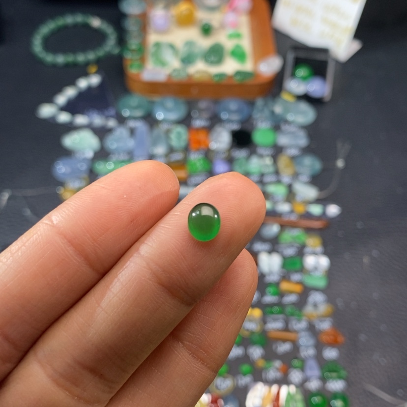 【闪购商品】翡翠挂件未镶嵌蛋