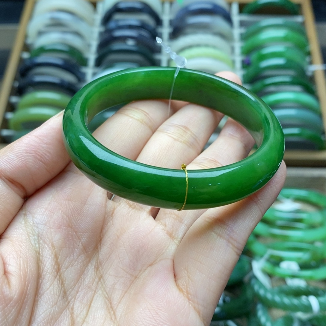 和田玉（碧玉）未镶嵌手镯