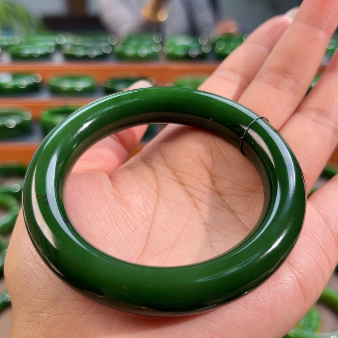 未镶嵌手镯（圆镯）和田玉5556