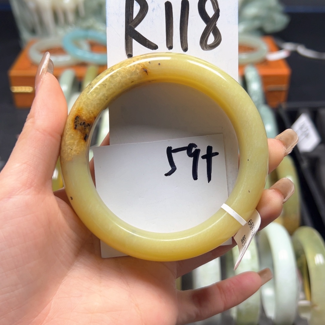 蛇纹石玉手镯未镶嵌