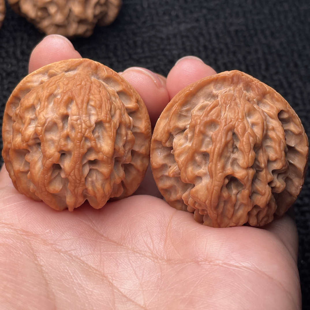 【玉龙脊】文玩核桃把件