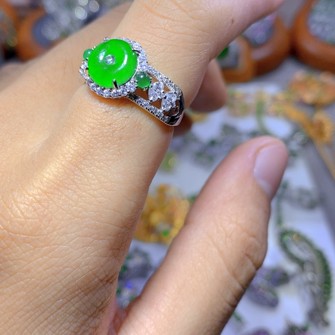 翡翠颈饰银S925镶嵌天然翡翠