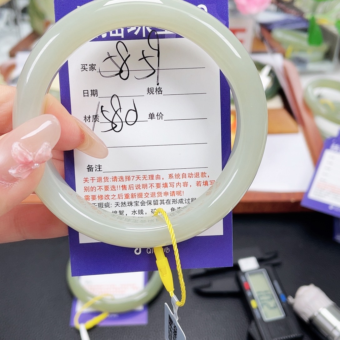 和田玉未镶嵌手镯