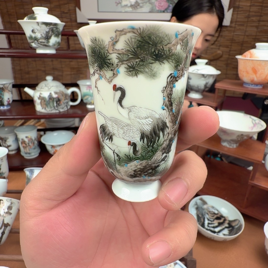 摆件瓷闻香杯松鹤延年手绘