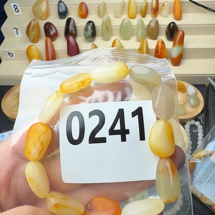 和田玉未镶嵌手串