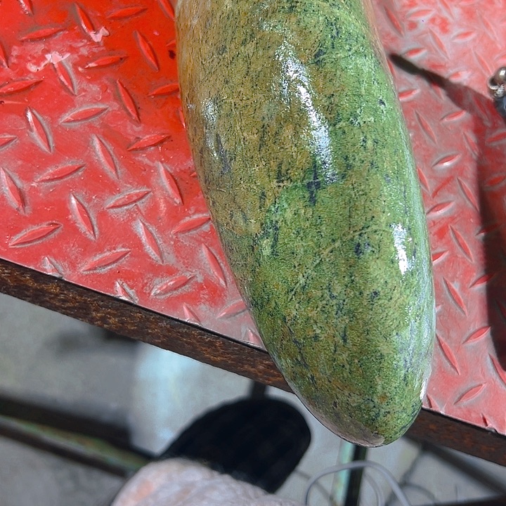 南***条蛇纹石玉足银镶嵌藏玉药王石精美摆件