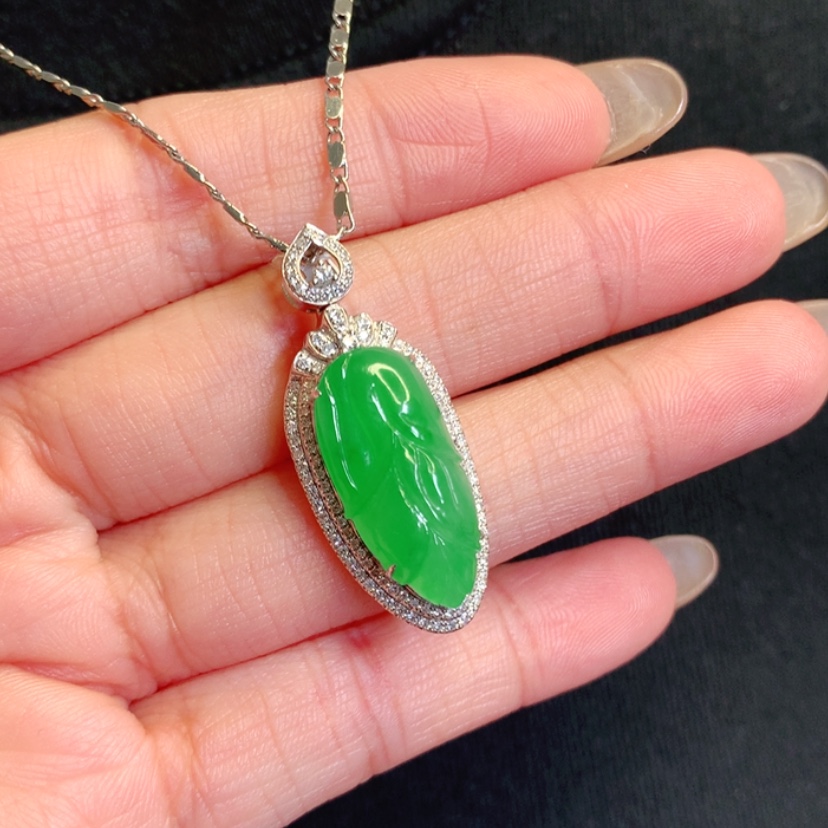 【闪购商品】颈饰18K金镶嵌翡翠玉米