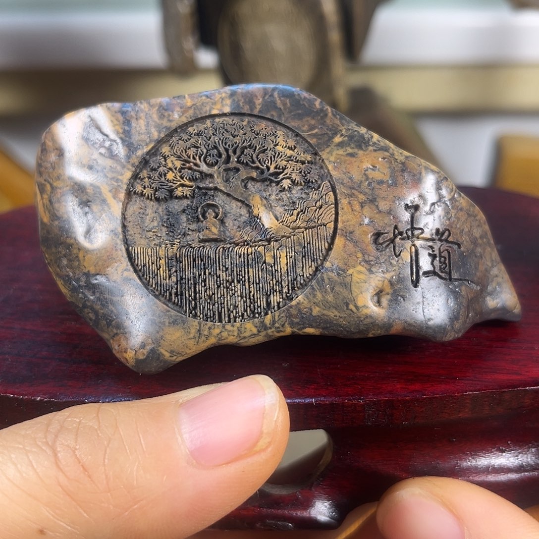 新疆原石雕刻手把件