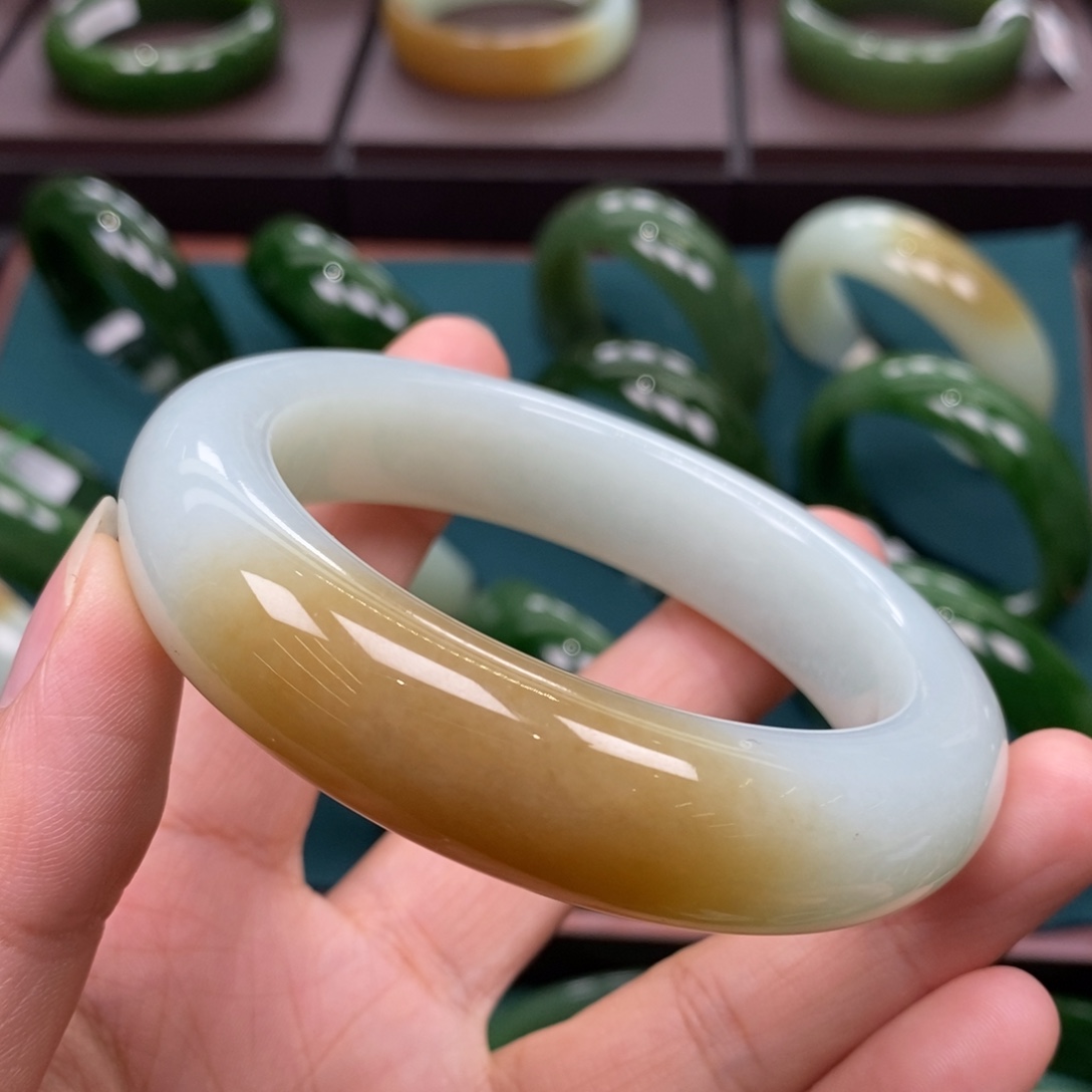 和田玉（糖玉）未镶嵌手镯