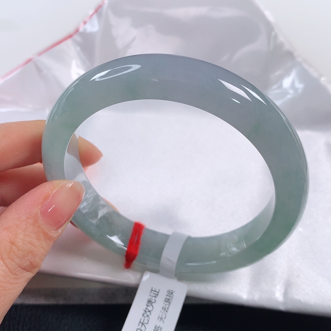 翡翠手镯未镶嵌四**子 正圈