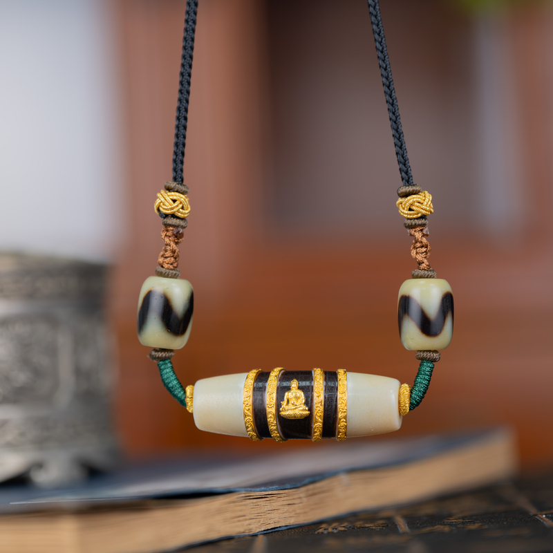 （灵魅）18K金黑白线珠吊坠精工镶嵌