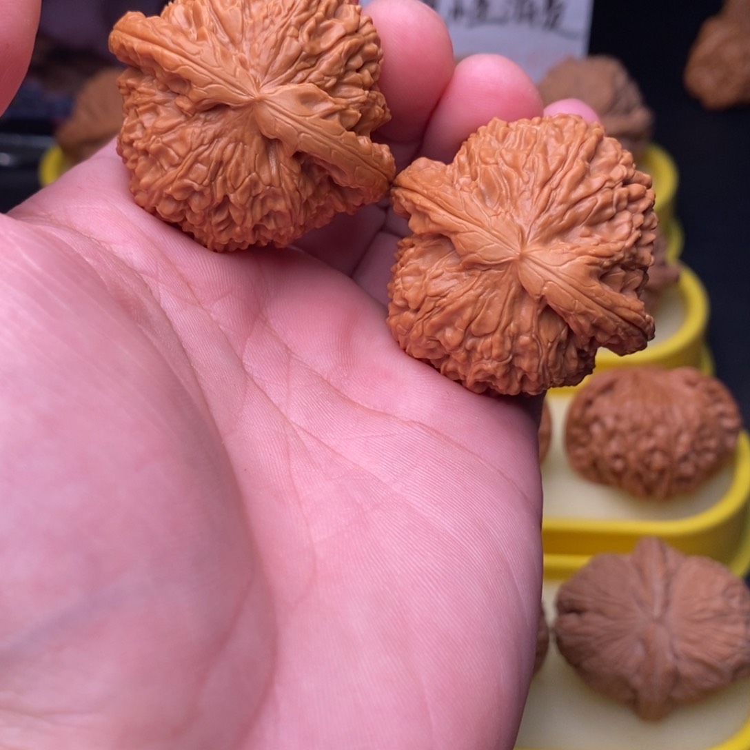 桃核把件山地闷白尺寸44
