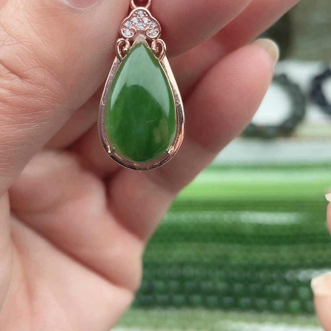 和田玉颈饰合金和田玉颈饰合金