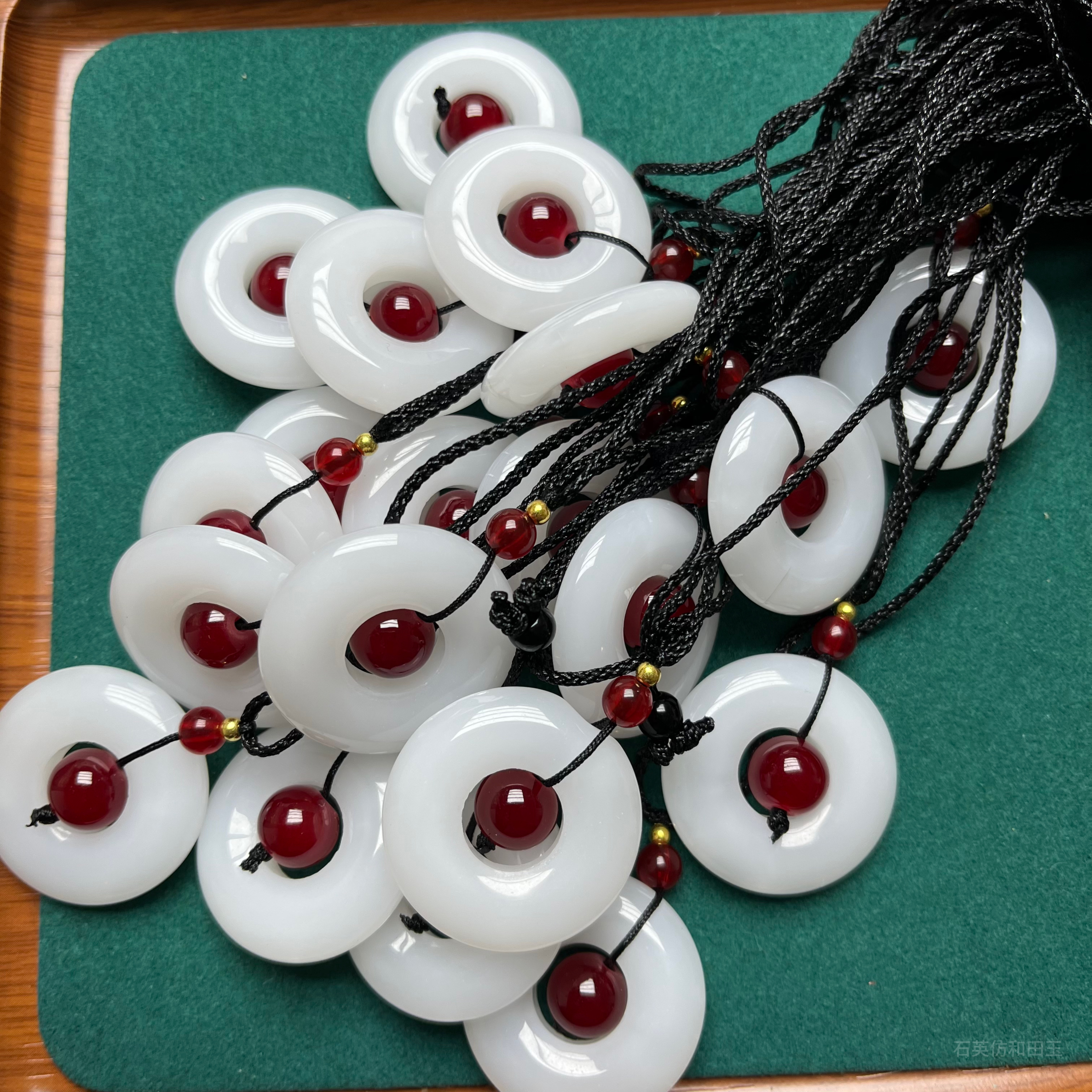 甄选A1273和田玉白平安扣吊坠