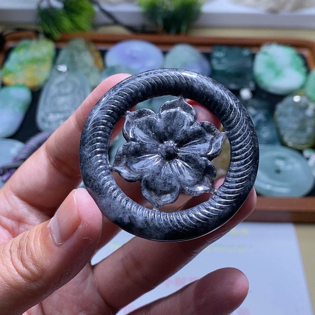 【闪购商品】翡翠颈饰未镶嵌花