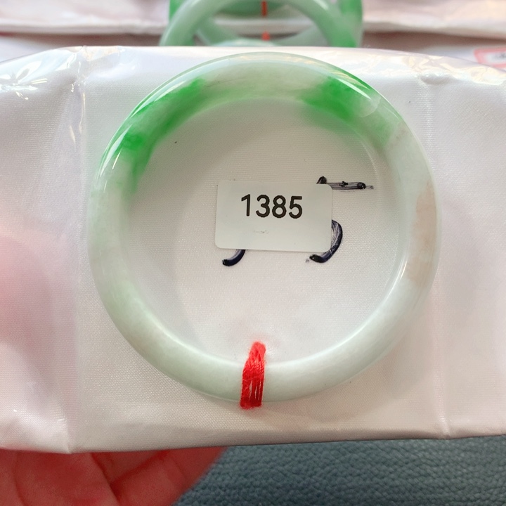 翡翠手镯未镶嵌天然翡翠手镯