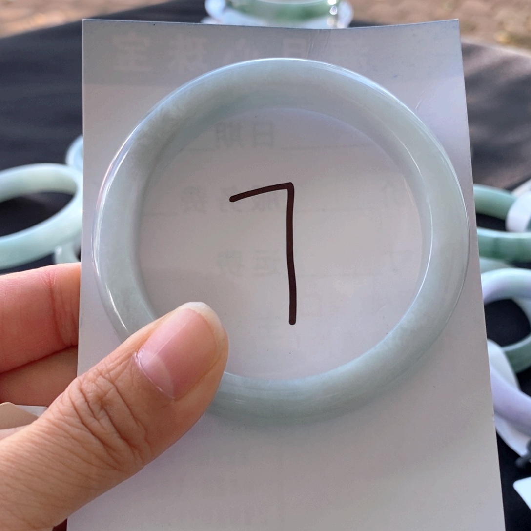 翡翠未镶嵌手镯微瑕手镯