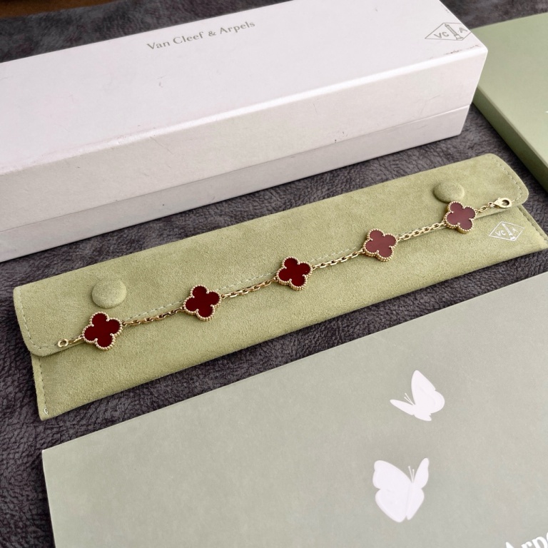 95新 梵克雅宝 【九筒奢品】红玉髓红五花手链/链长19cm/2722