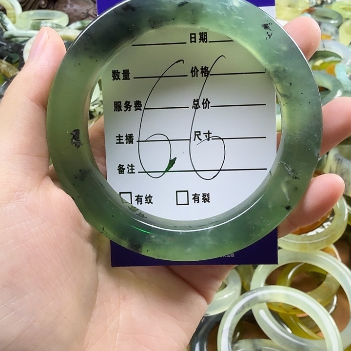 噢***y未镶嵌蛇纹石玉手镯