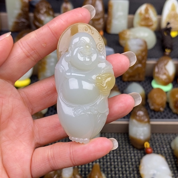 果***^和田玉未镶嵌颈饰