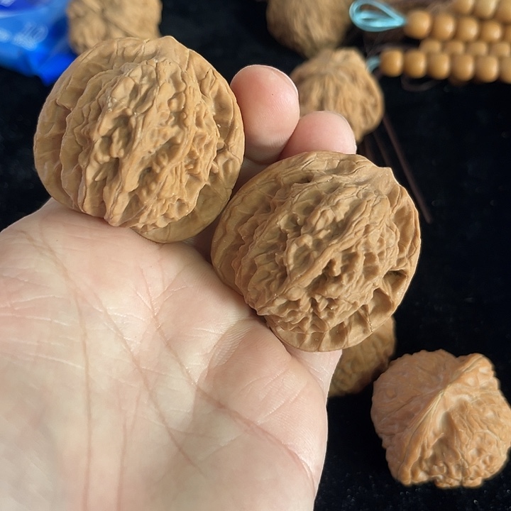 把件文玩核桃43左右微瑕练手虎头，编号016