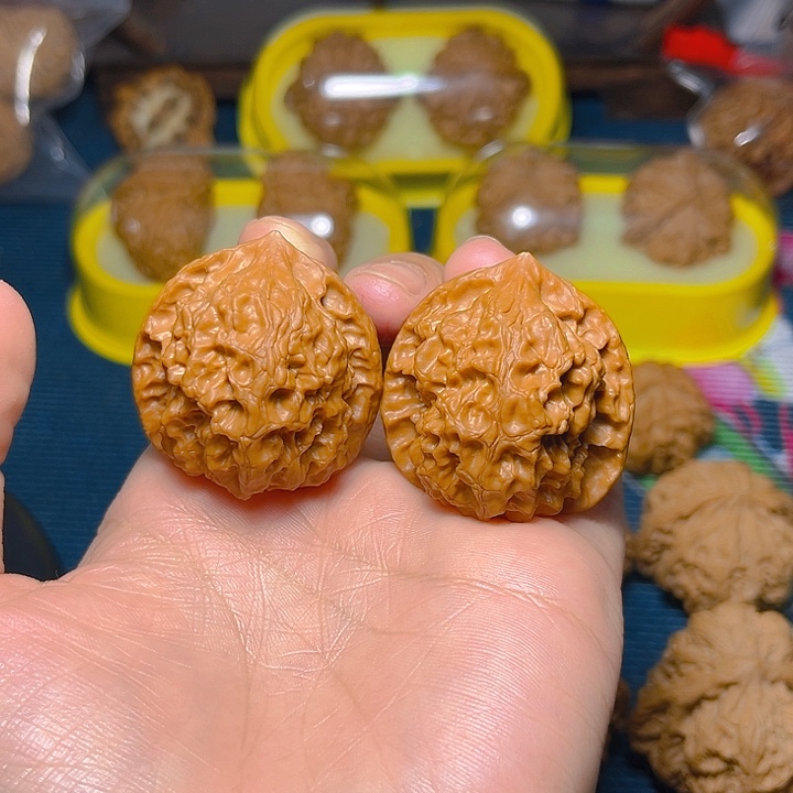 文玩核桃吊坠玲珑