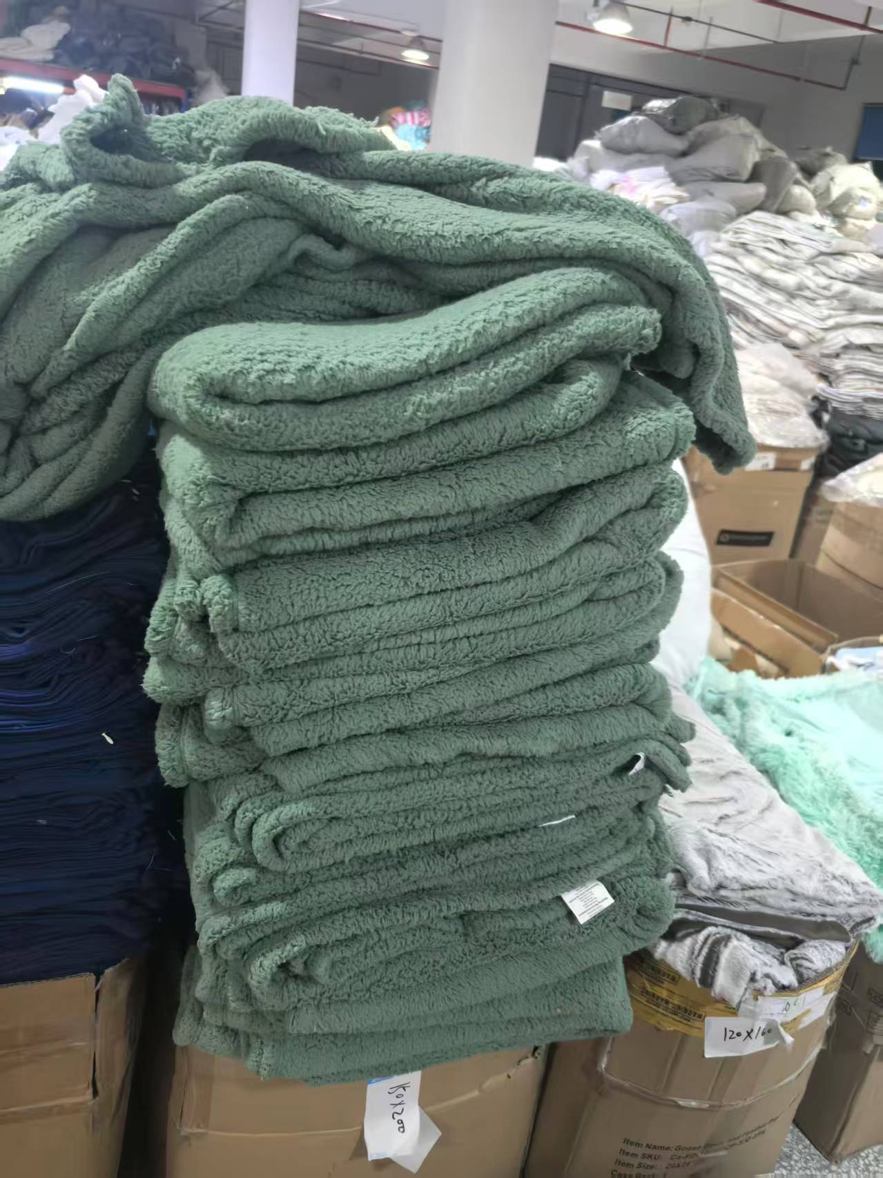 《厚广家》3楼150×200绿色超软羊羔绒毯子 发1张1.6斤