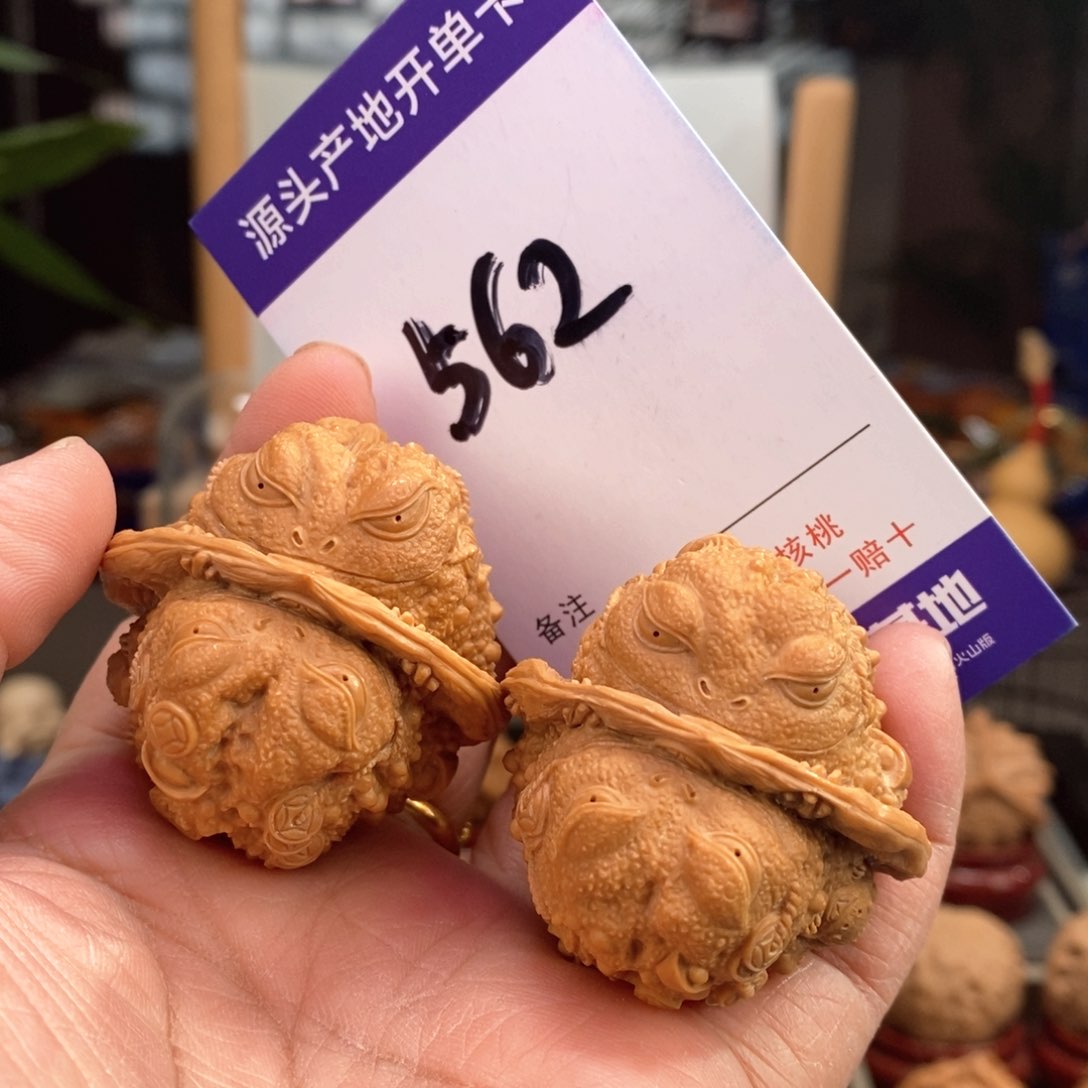 文玩核桃把件41.5双面雕刻金蟾562号