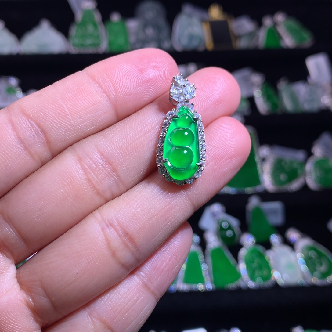 【闪购商品】颈饰银S925镶嵌翡翠