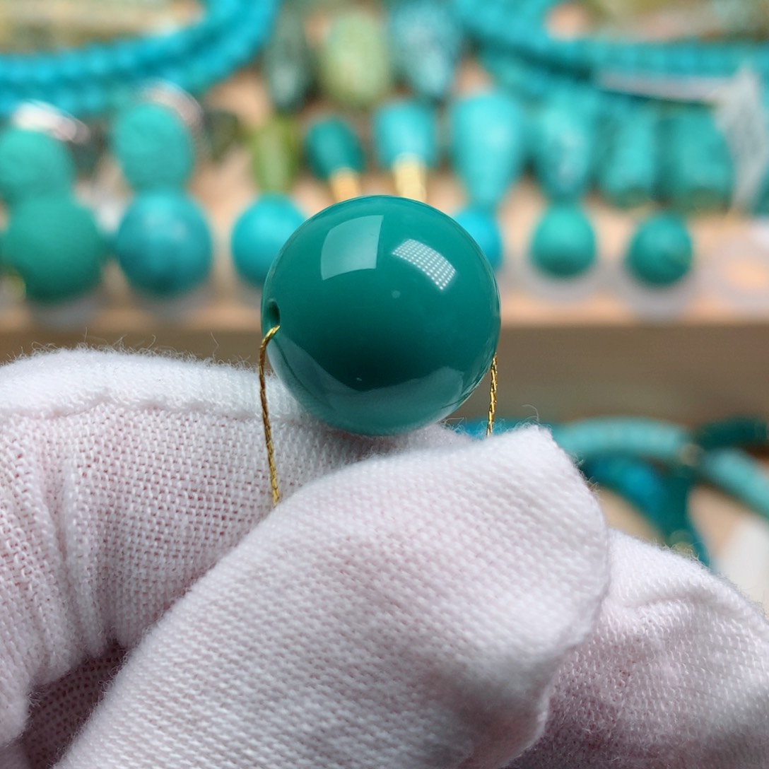 绿松石颈饰未镶嵌