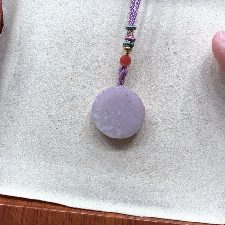 石英质玉合金颈饰