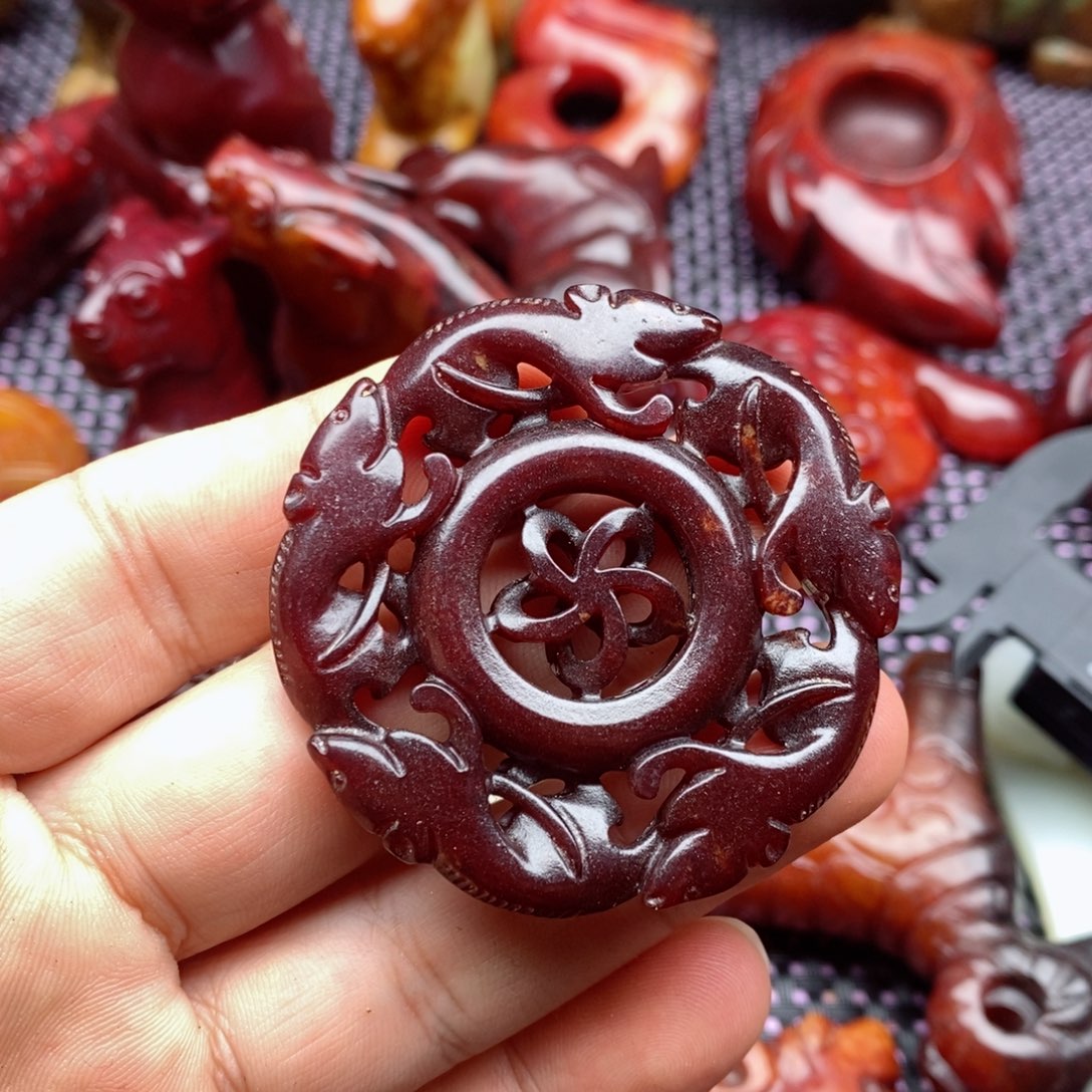 蛇纹石玉颈饰未镶嵌