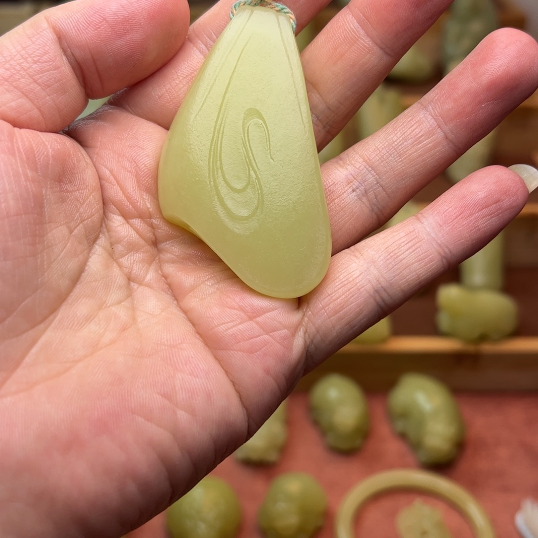 博***思颈饰未镶嵌和田玉（黄玉）