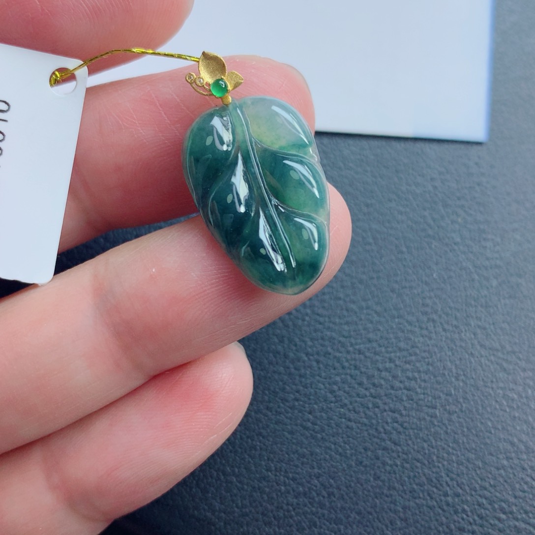 翡翠颈饰未镶嵌叶子