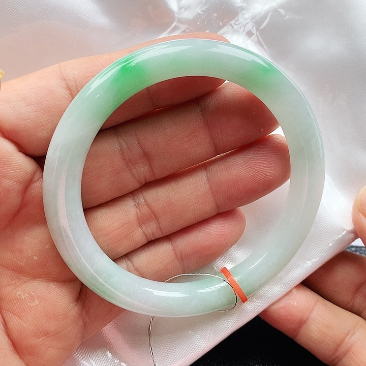 翡翠手镯未镶嵌天然翡翠手镯