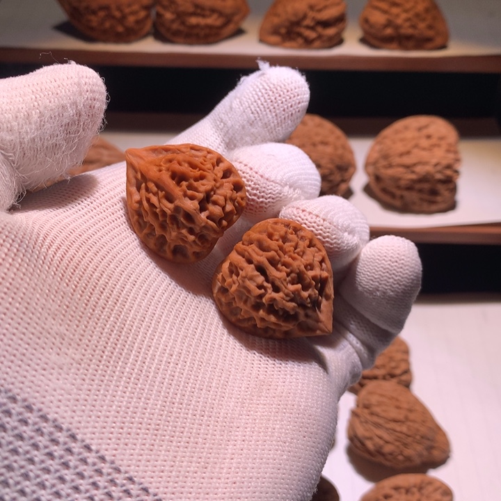 文玩核桃吊坠金山