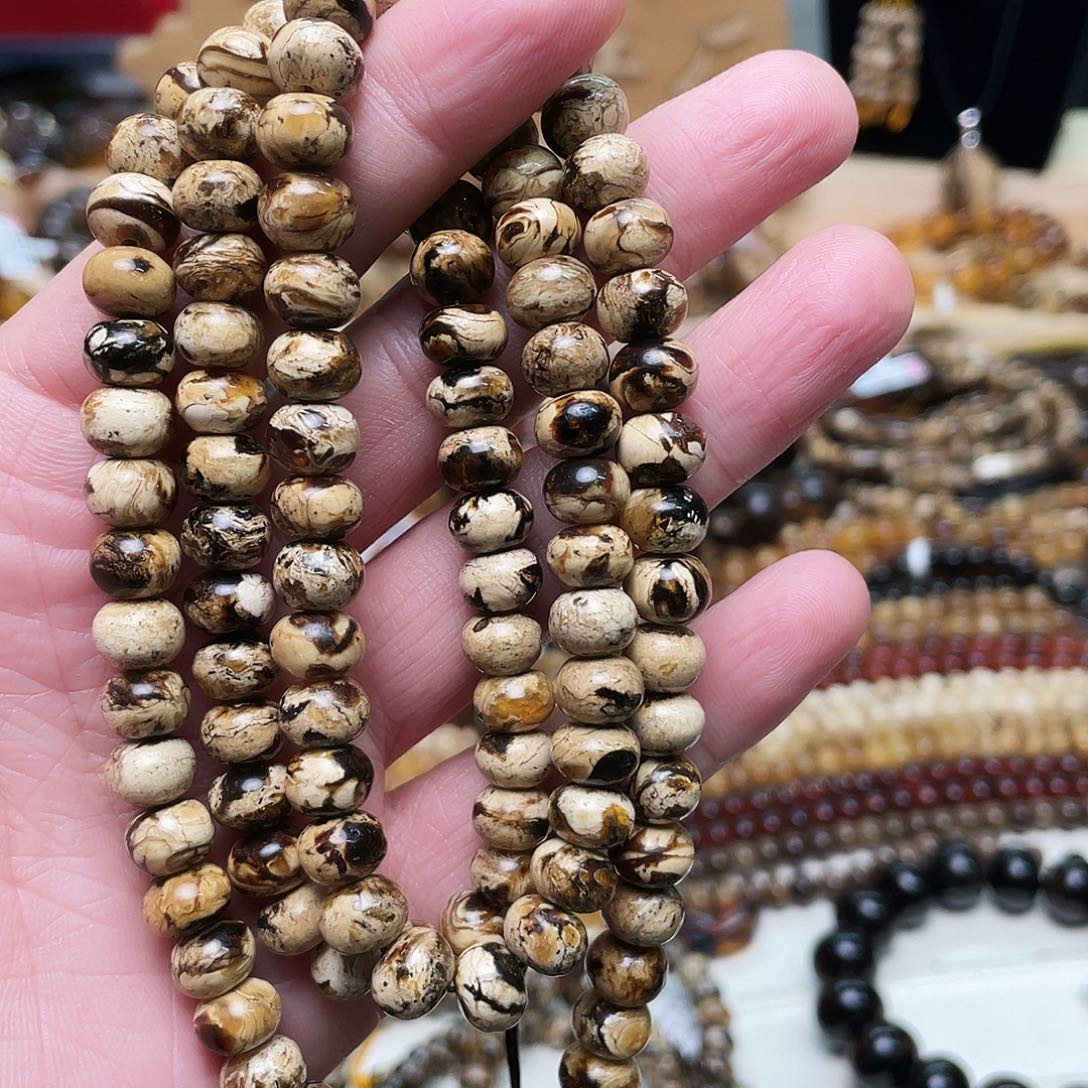 琥珀裸石未镶嵌小**刀八100357