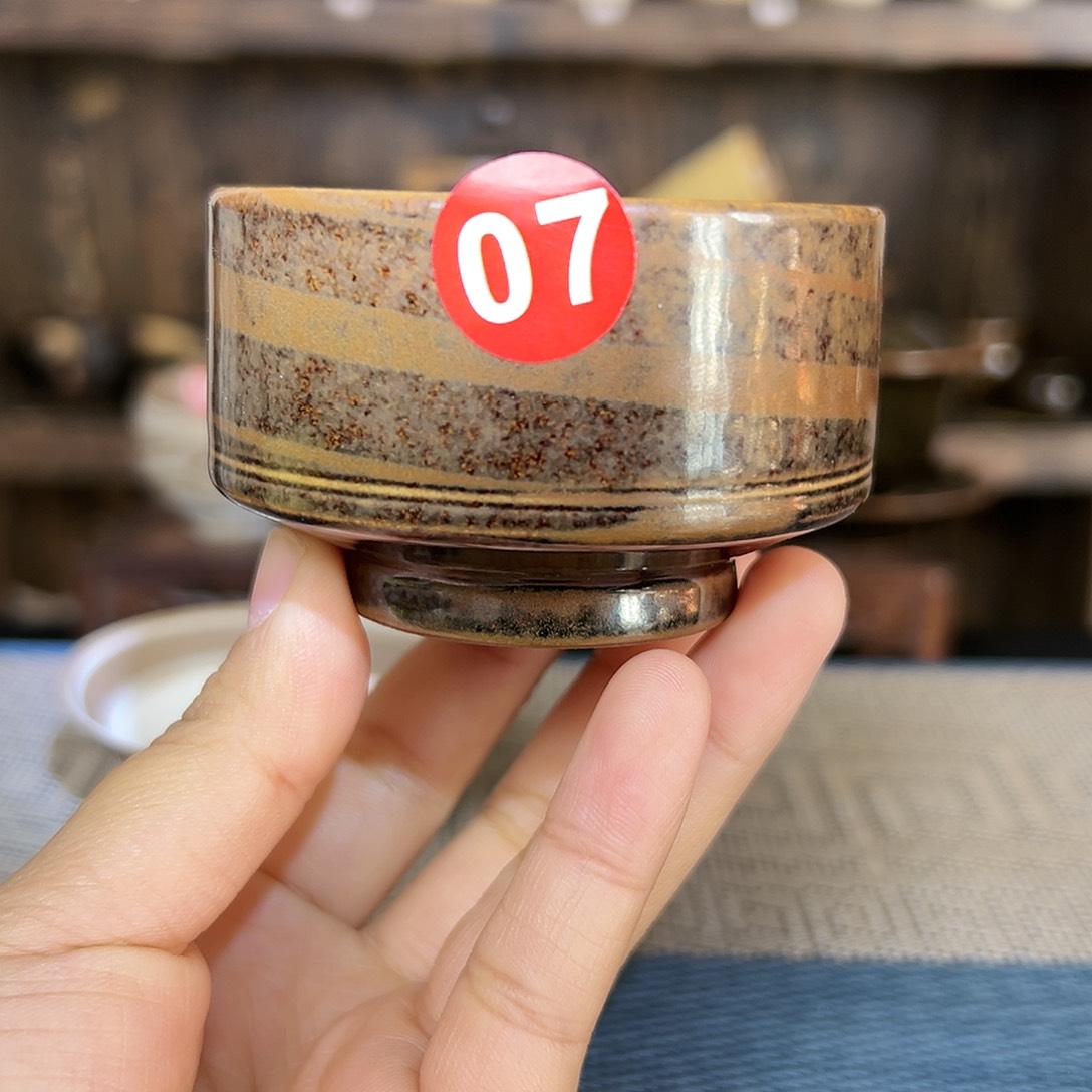 纯手工制作的搅胎泥上釉马蹄杯