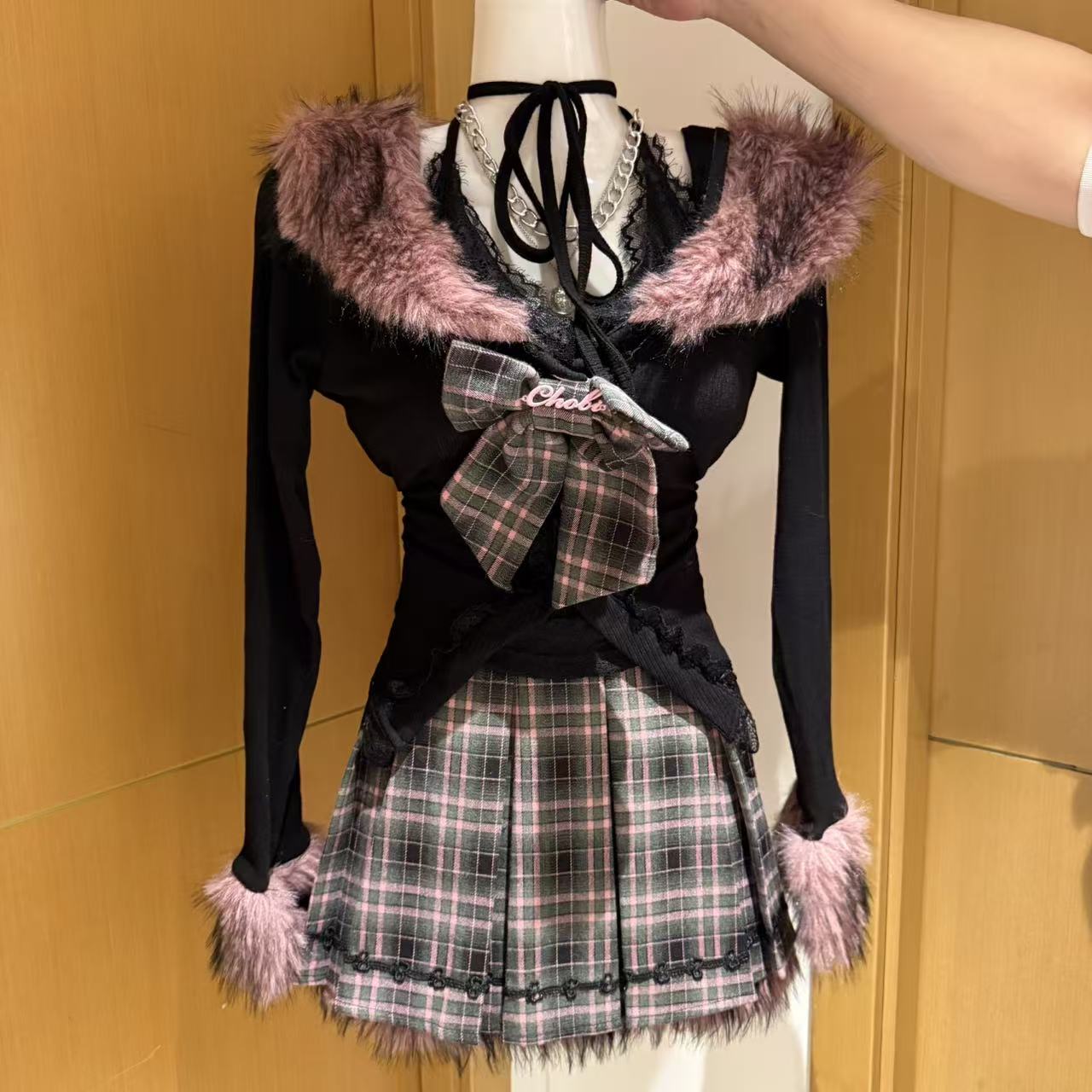 MUA家莓果丝绒甜酷上衣格纹短裙