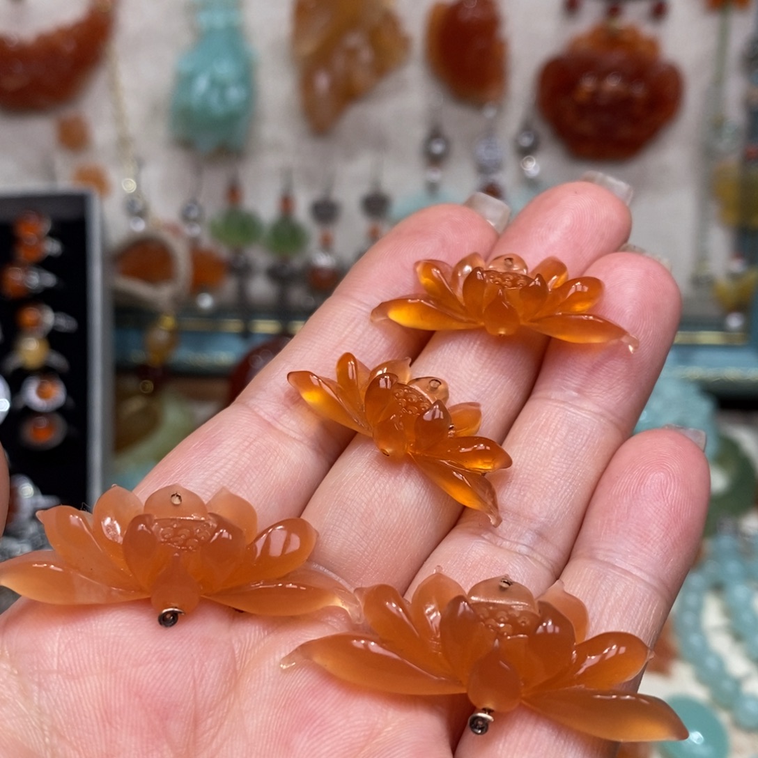 小***鱼蛇纹石玉未镶嵌颈饰