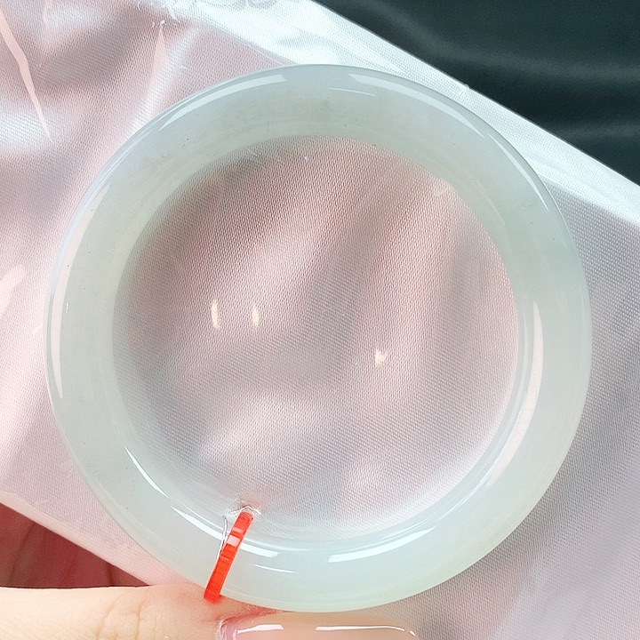 翡翠手镯未镶嵌55圈
