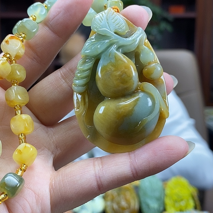 蛇纹石玉未镶嵌颈饰