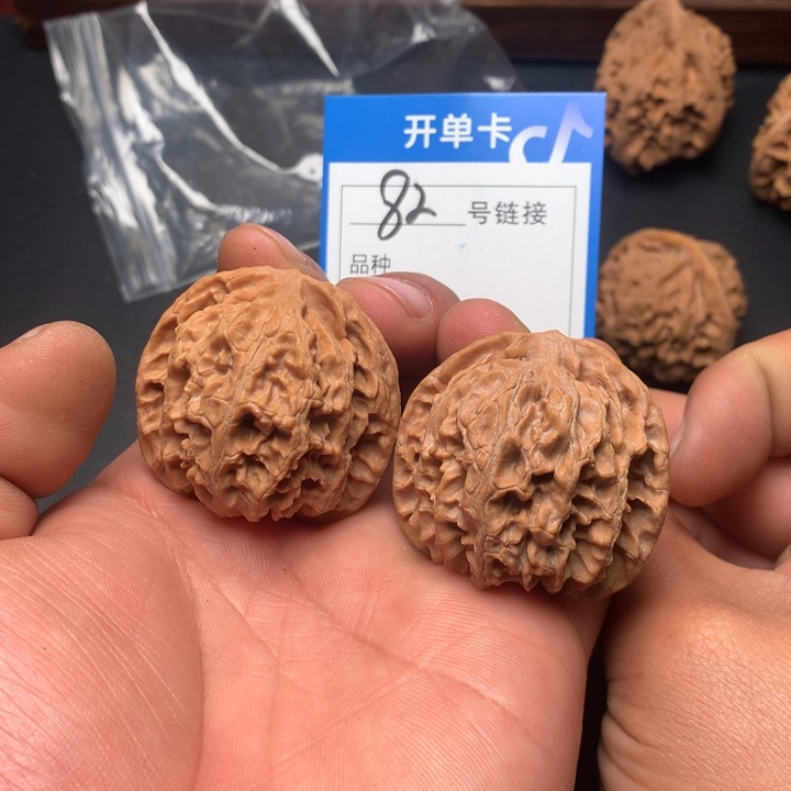 文玩核桃把件40苹果82