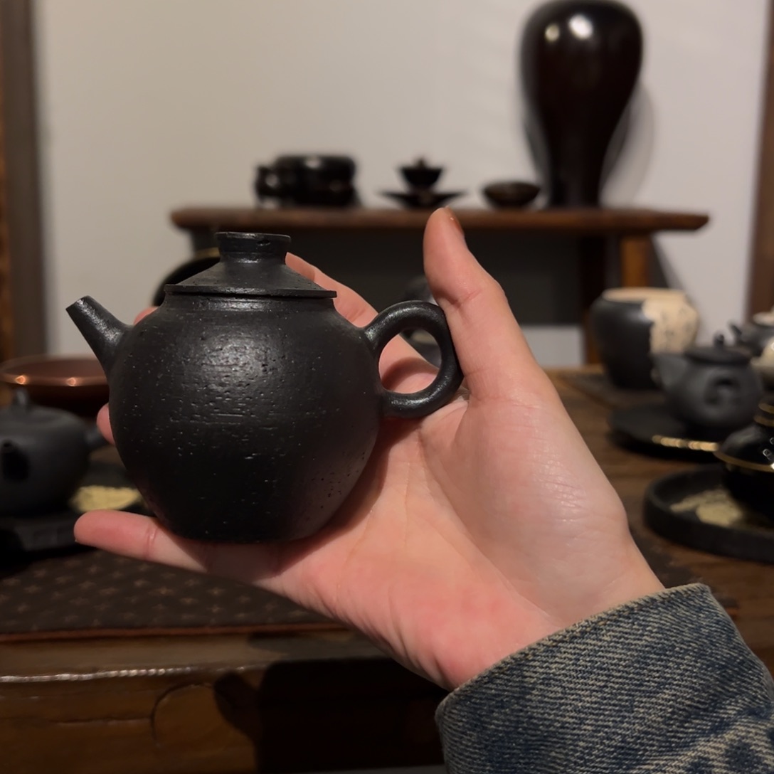 摆件陶瓷。    陶瓷。    