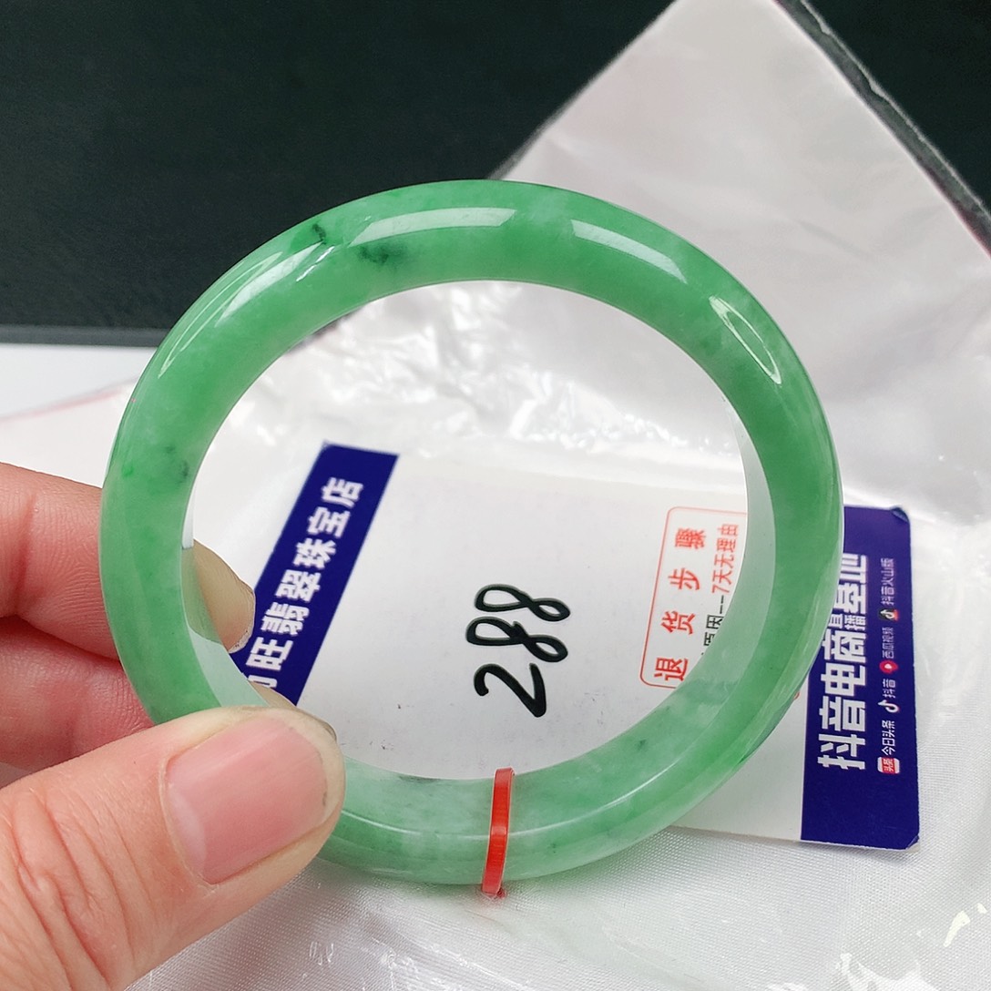 翡翠手镯未镶嵌翡翠
