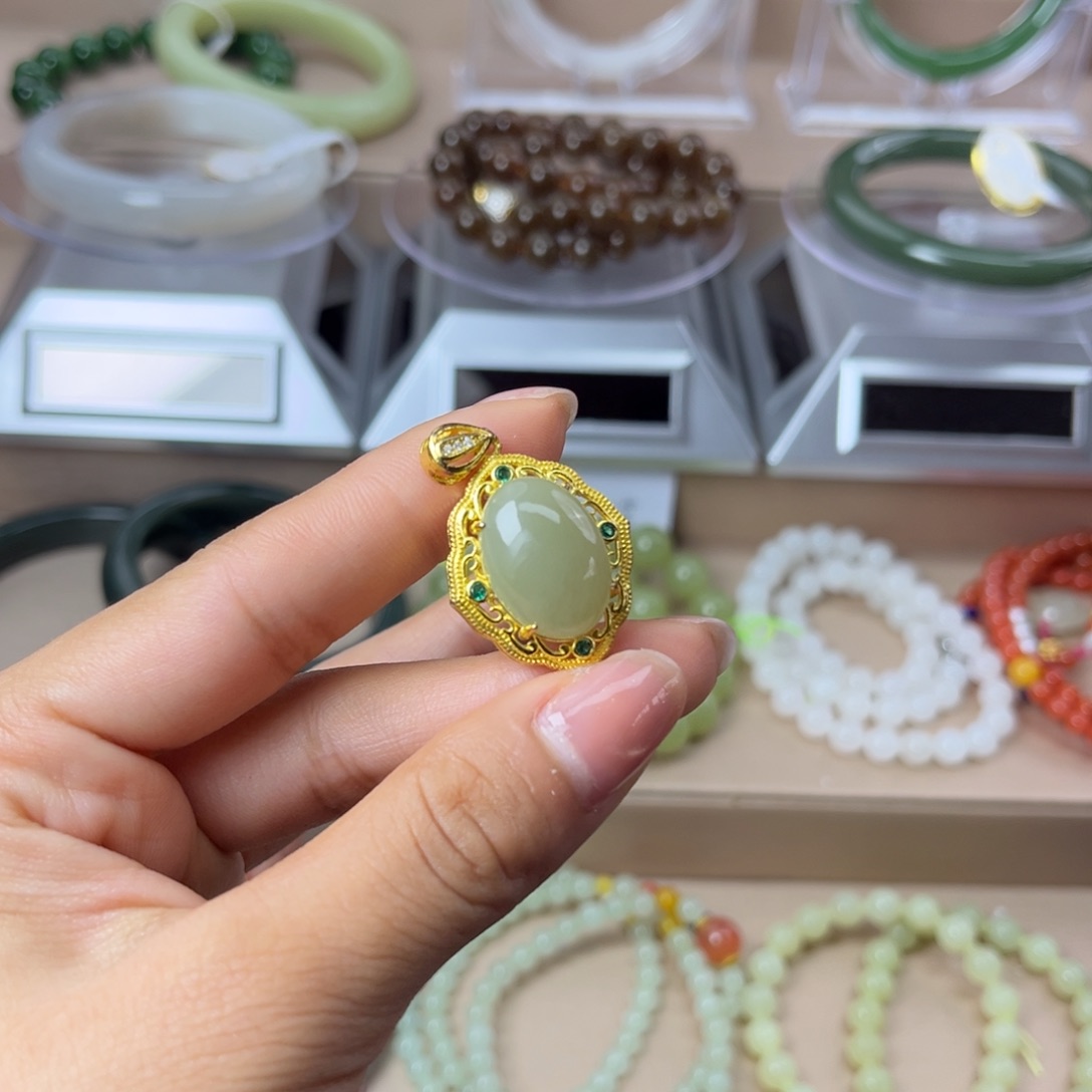 和田玉未镶嵌颈饰