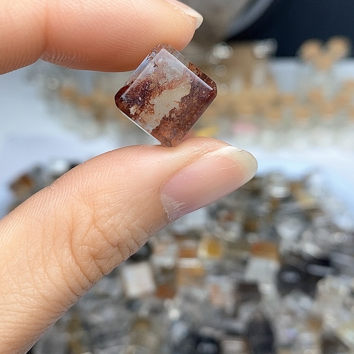 水晶颈饰未镶嵌红胶花魔方12mm